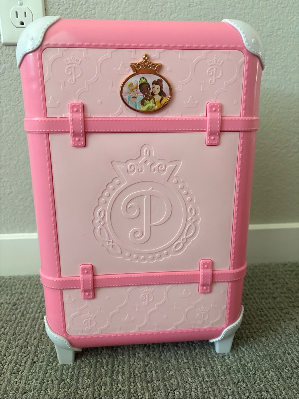 Disney Princess Style Collection Travel Deluxe Rolling Suitcase -Suitcase Only-